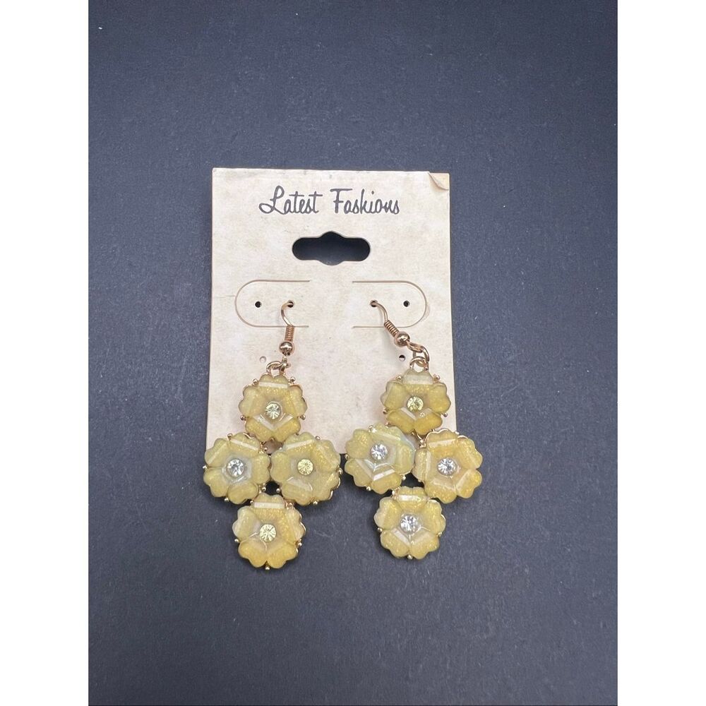 Light Yellow Cream Shimmer Rhinestone Gold Tone Flower Cluster Floral Earrings